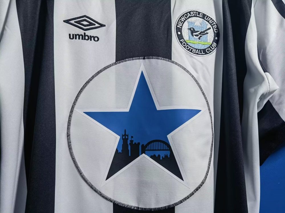 NEWCASTLE UNITED 80/82 HOME RETRO FOOTBALL SHIRT