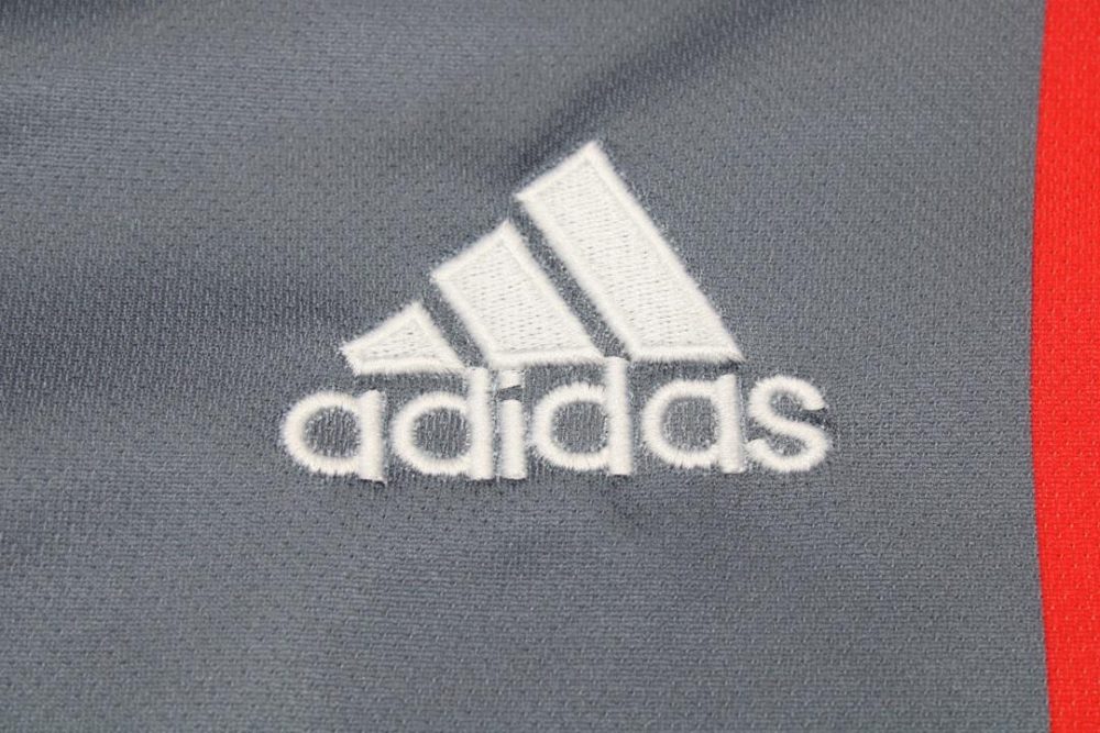 LYON 2001-2002 THIRD GREY RETRO FOOTBALL SHIRT