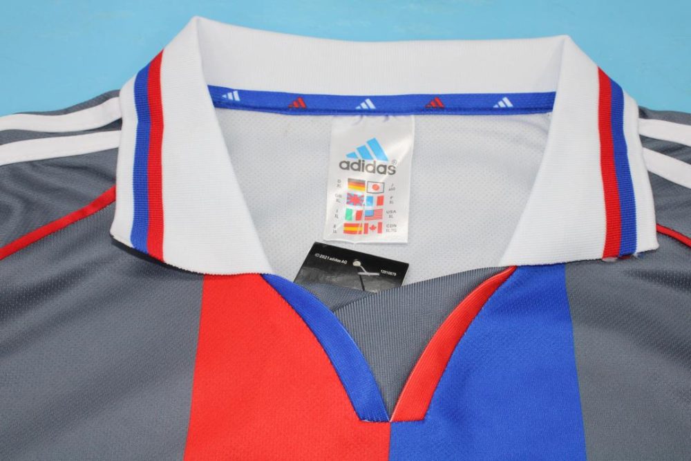 LYON 2001-2002 THIRD GREY RETRO FOOTBALL SHIRT