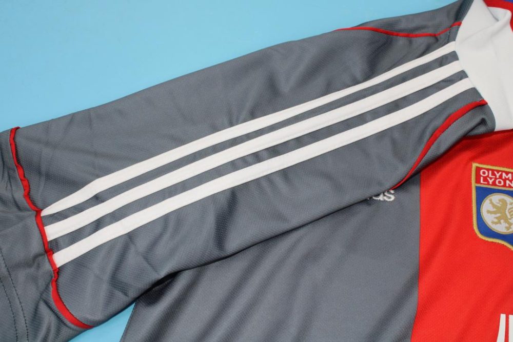 LYON 2001-2002 THIRD GREY RETRO FOOTBALL SHIRT