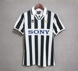 JUVENTUS 1996-1997 HOME RETRO FOOTBALL SHIRT